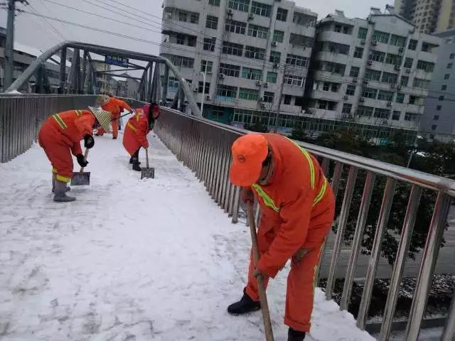 杭州天桥清雪演练揭秘，高效除雪秘诀大揭秘！