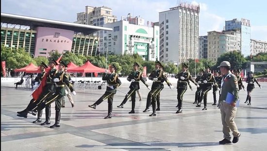 全省大学生国旗护卫队展示赛——毕节职业技术学院荣获二等奖的荣耀时刻