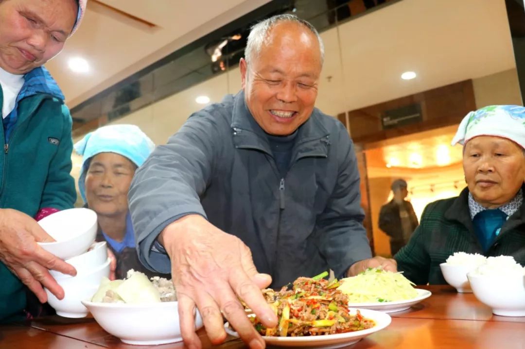 贵州道真，幸福餐桌 情系老年——乐龄食堂正式揭牌运营