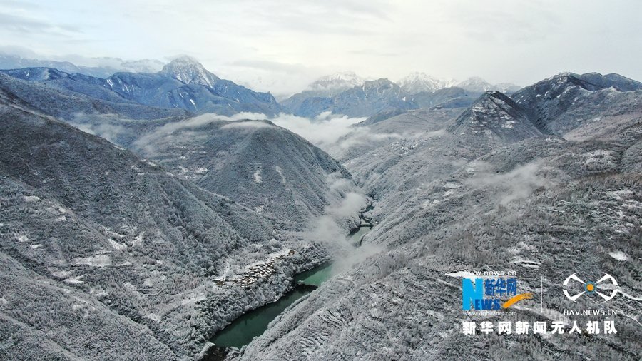 甘肃官鹅沟雪雾奇观，自然之美惊艳四方游客