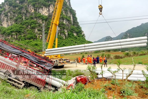 货车司机遭遇意外，双手被水泥电线杆压住——琼山消防紧急救援行动