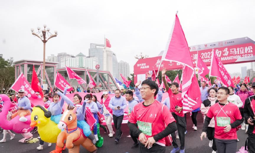 千人齐聚，奔跑青春！南昌交通学院第二届校园马拉松火热开跑