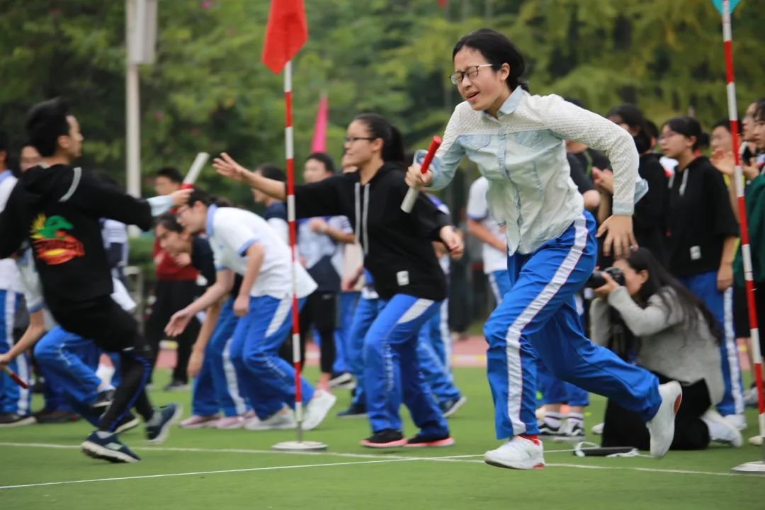 在阳光下奔跑，成都青白江第52届中小学生田径运动会的活力与成长