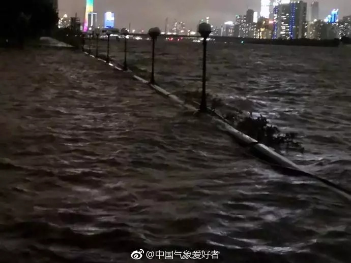 广东深圳突发海水倒灌事件，一街道变汪洋大海的背后真相